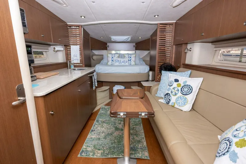 Slide: The Image of Sea Ray 370 Sundancer 2013 - 28