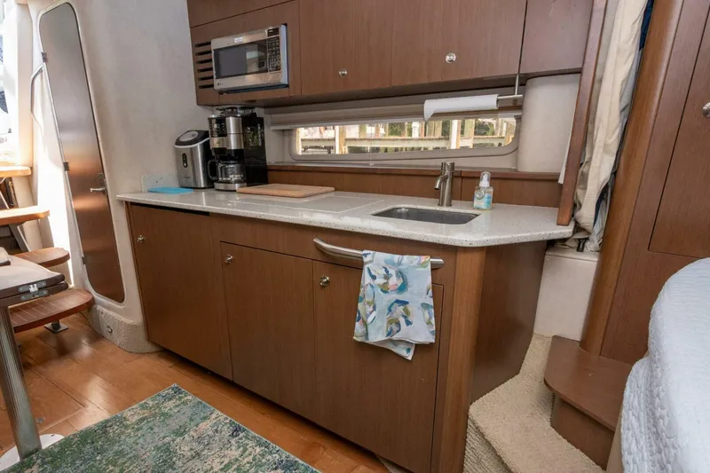 Slide: The Image of Sea Ray 370 Sundancer 2013 - 32