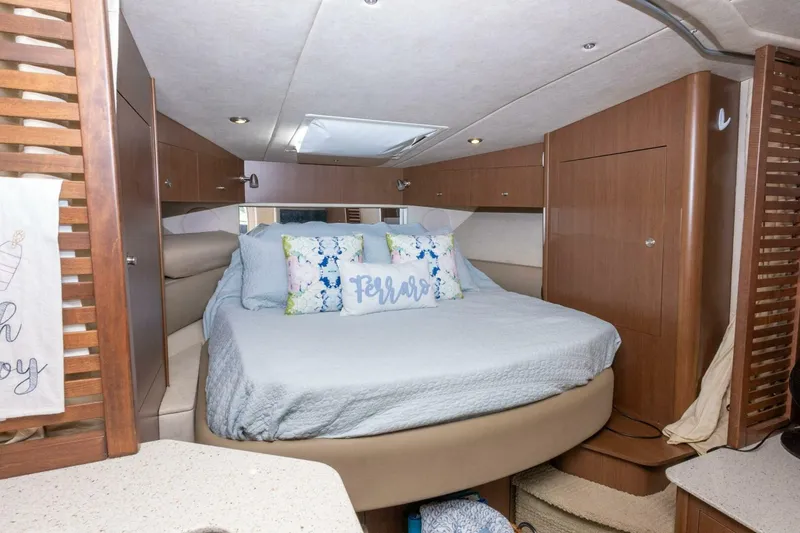 Slide: The Image of Sea Ray 370 Sundancer 2013 - 36