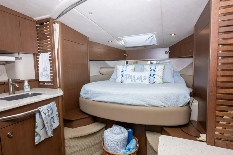 Slide: The Image of Sea Ray 370 Sundancer 2013 - 37
