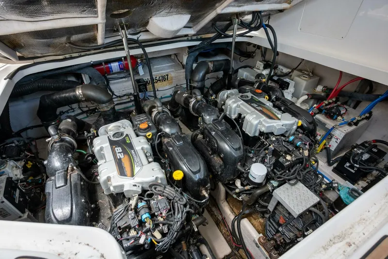 Slide: The Image of Sea Ray 370 Sundancer 2013 - 40