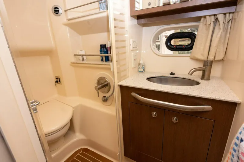 Slide: The Image of Sea Ray 370 Sundancer 2013 - 41