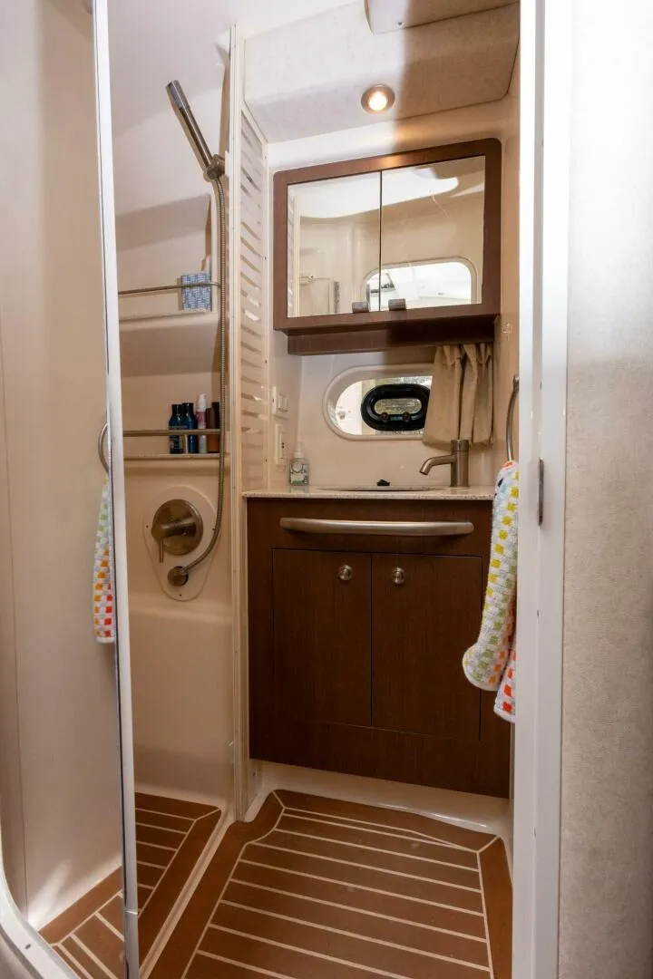 Slide: The Image of Sea Ray 370 Sundancer 2013 - 42