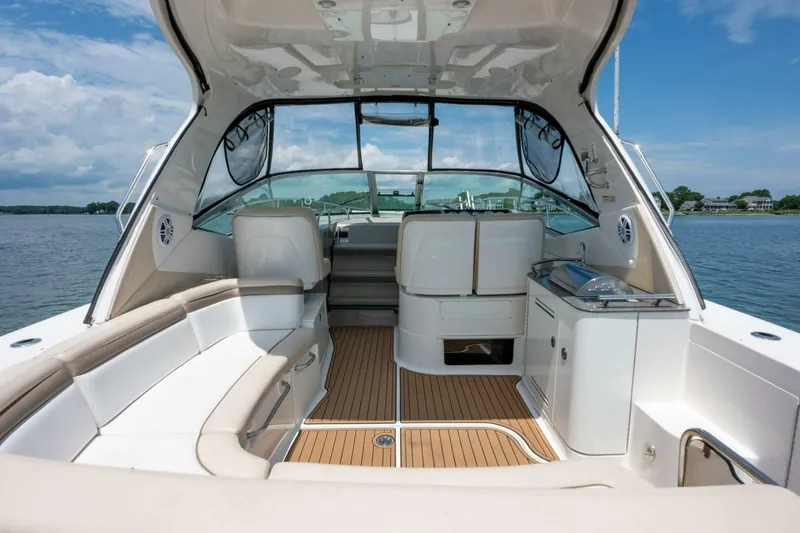 Slide: The Image of Sea Ray 370 Sundancer 2013 - 9