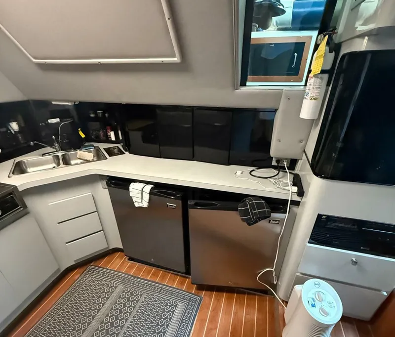 Slide: The Image of Sea Ray 460 Express Cruiser 1989 - 15