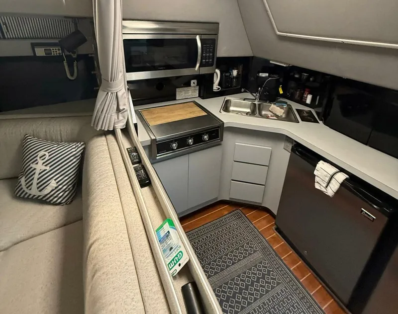 Slide: The Image of Sea Ray 460 Express Cruiser 1989 - 16
