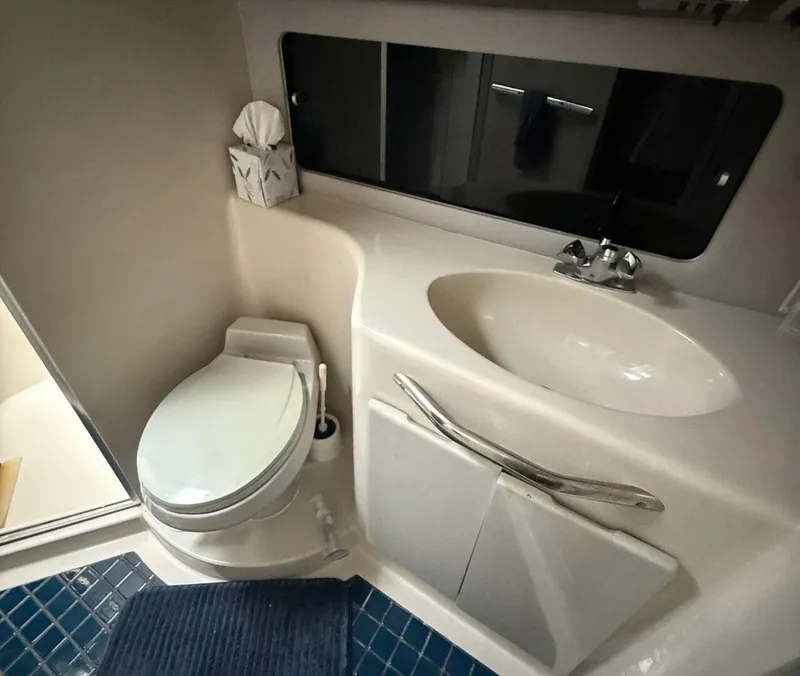 Slide: The Image of Sea Ray 460 Express Cruiser 1989 - 21