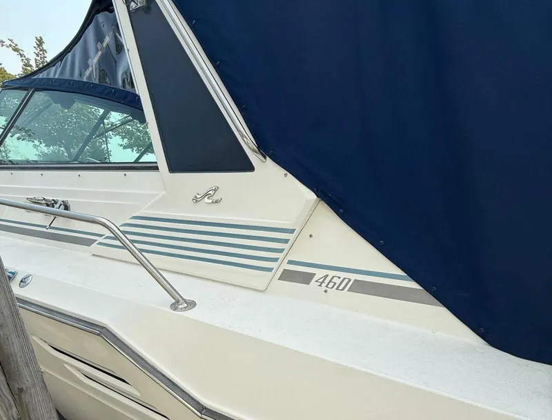 Slide: The Image of Sea Ray 460 Express Cruiser 1989 - 5