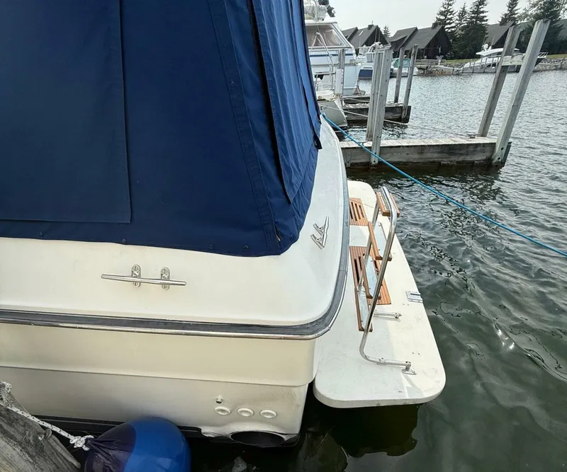 Slide: The Image of Sea Ray 460 Express Cruiser 1989 - 6