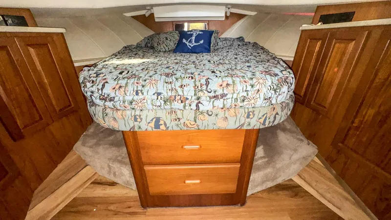 Slide: The Image of Mainship 350 Trawler 1999 - 18