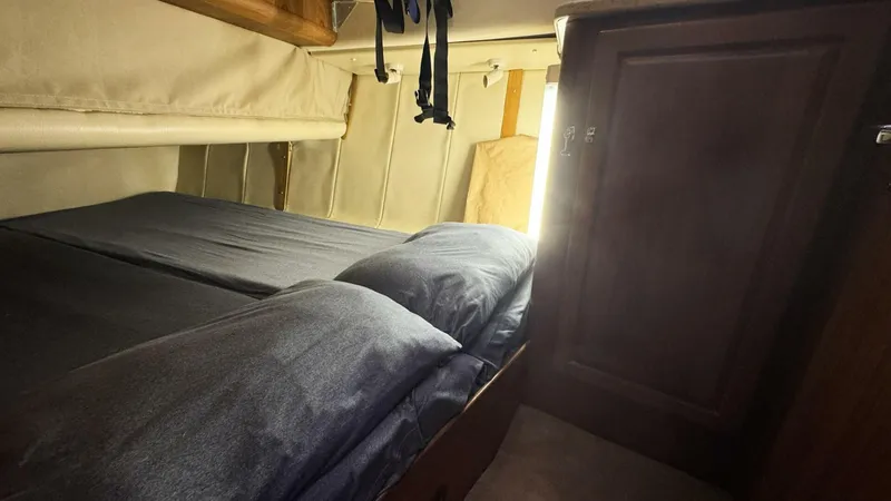 Slide: The Image of Mainship 350 Trawler 1999 - 20