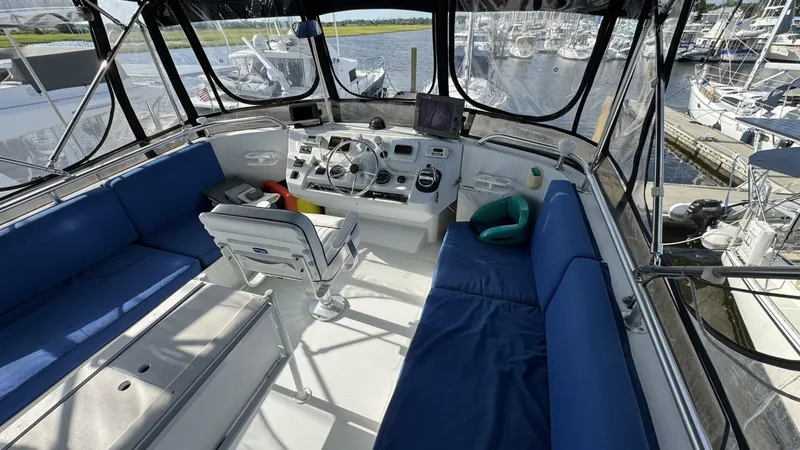 Slide: The Image of Mainship 350 Trawler 1999 - 29