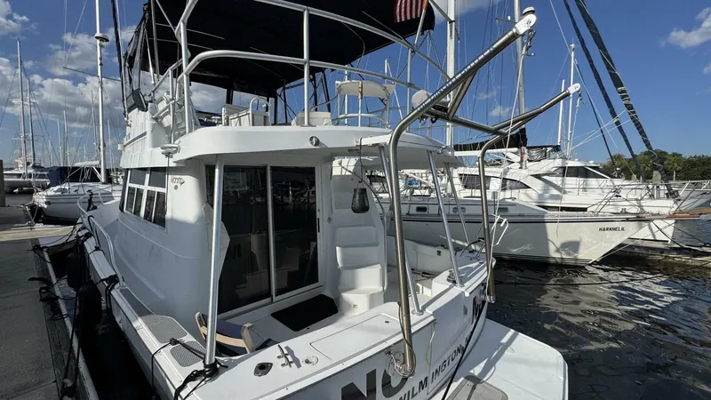 Slide: The Image of Mainship 350 Trawler 1999 - 3