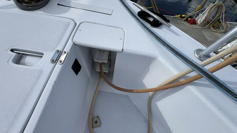 Slide: The Image of Mainship 350 Trawler 1999 - 42