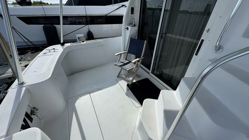 Slide: The Image of Mainship 350 Trawler 1999 - 6