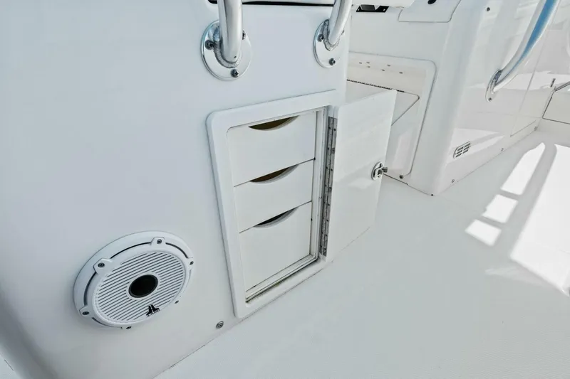 Slide: The Image of Regulator Marine 32 FS 2012 - 15