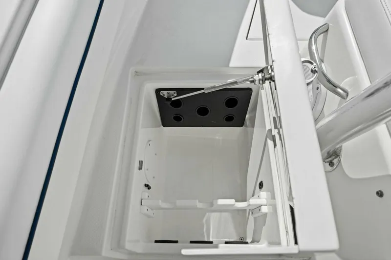 Slide: The Image of Regulator Marine 32 FS 2012 - 16