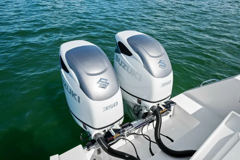 Slide: The Image of Regulator Marine 32 FS 2012 - 20