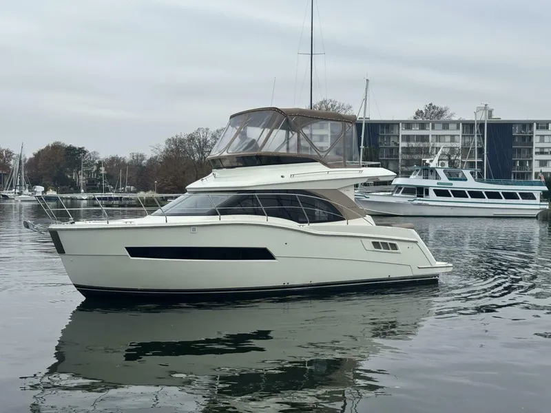 The Image of Carver Yachts C34 Command Bridge 2016 - 0