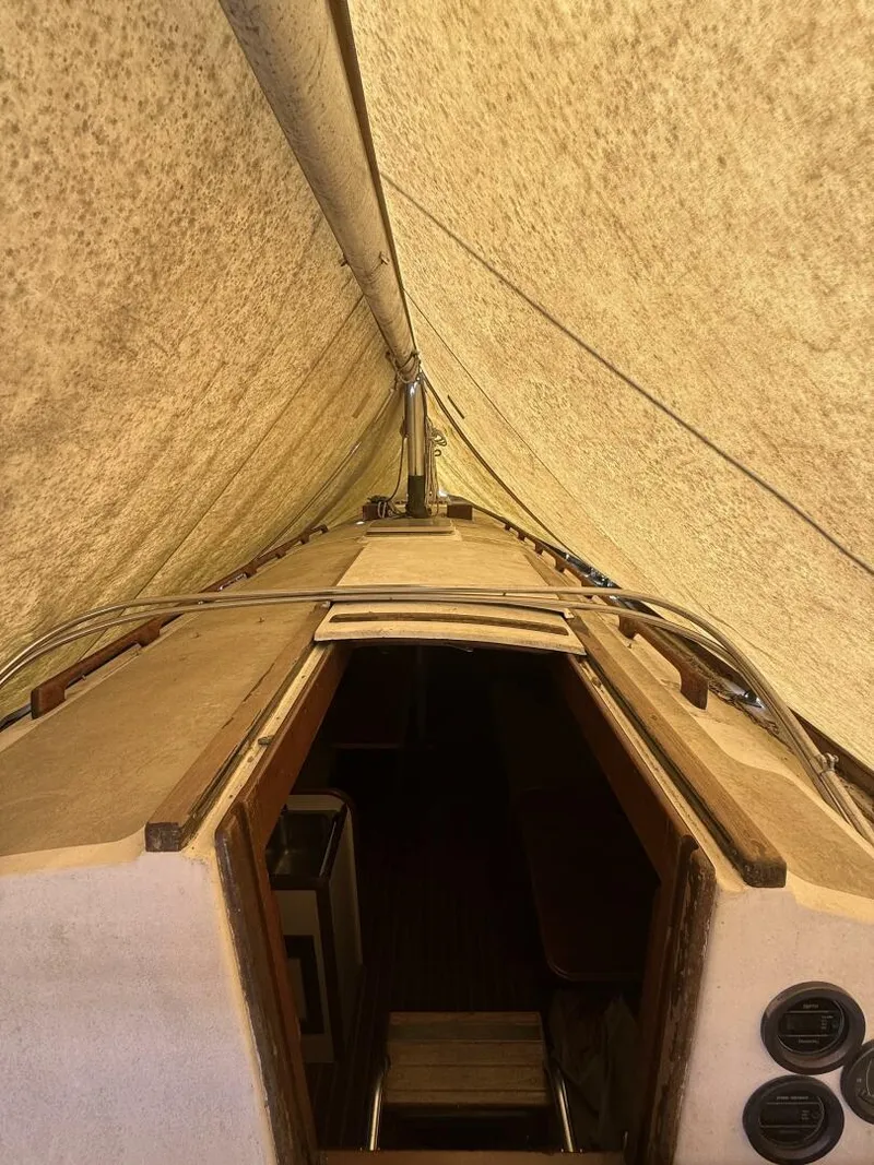 Slide: The Image of Cape Dory 1985 - 15