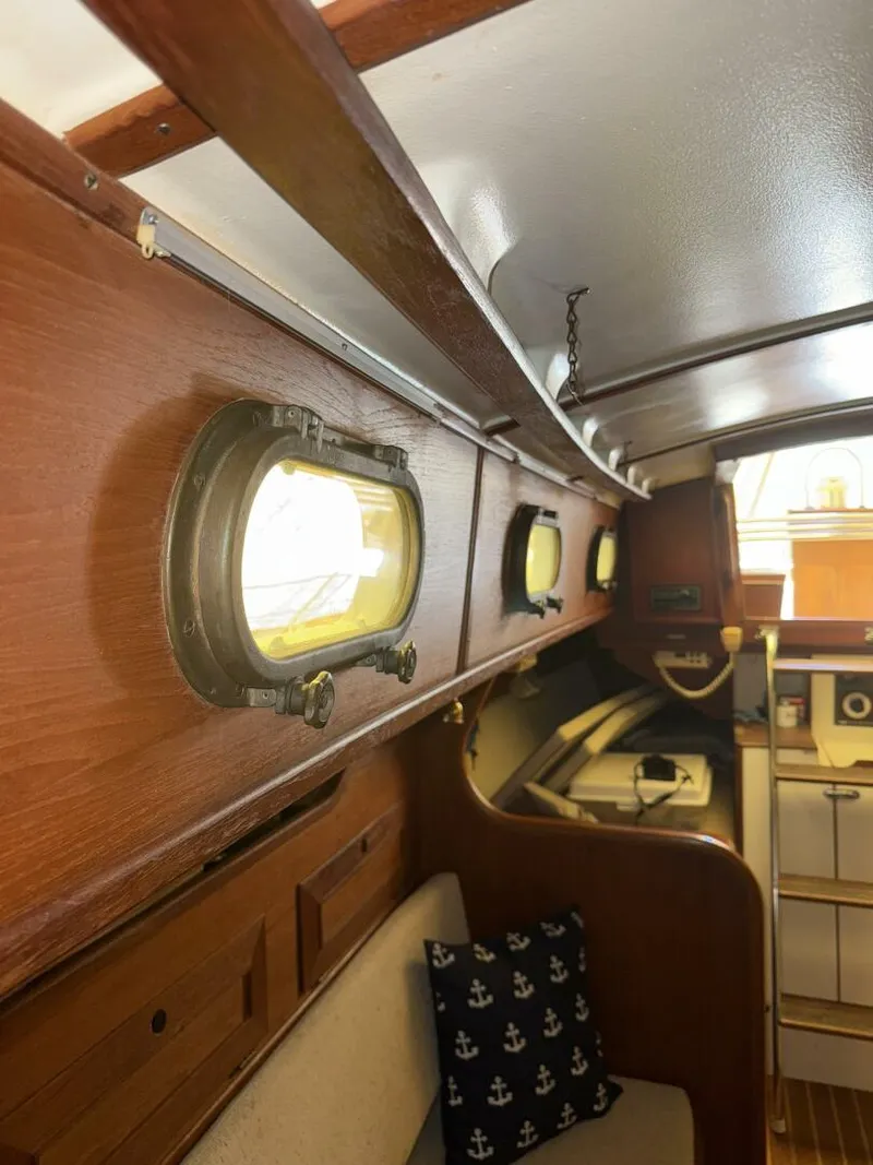 Slide: The Image of Cape Dory 1985 - 9