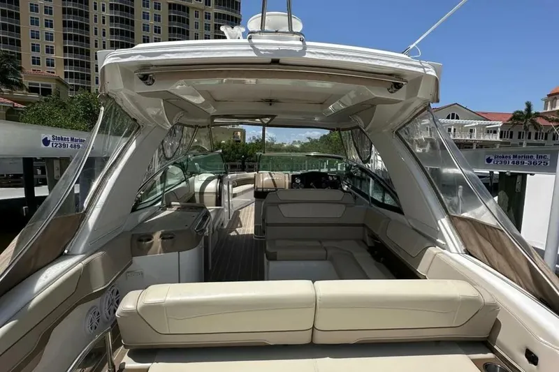 Slide: The Image of Formula 350 Crossover Bowrider 2019 - 10