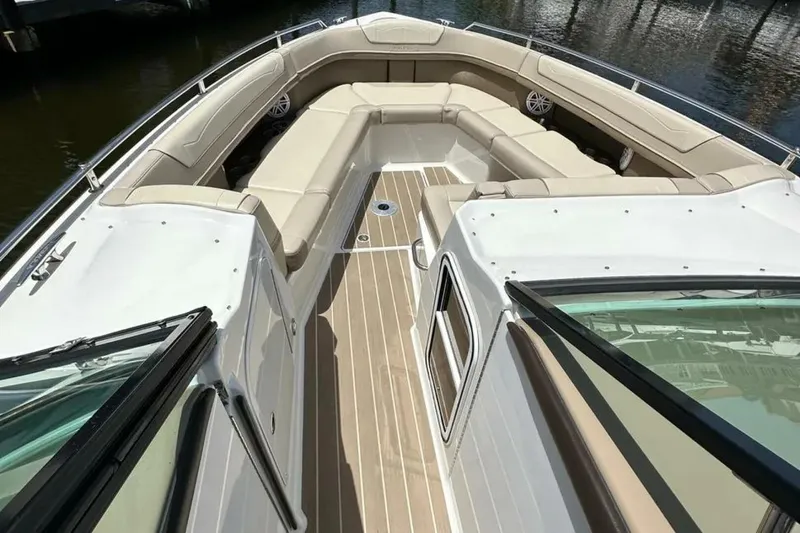 Slide: The Image of Formula 350 Crossover Bowrider 2019 - 13