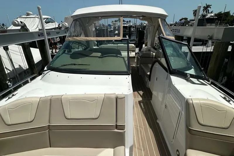 Slide: The Image of Formula 350 Crossover Bowrider 2019 - 14