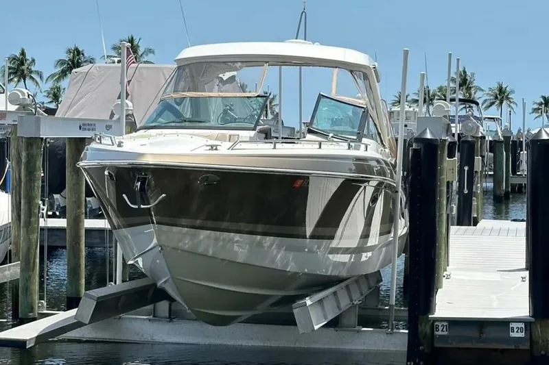 Slide: The Image of Formula 350 Crossover Bowrider 2019 - 2