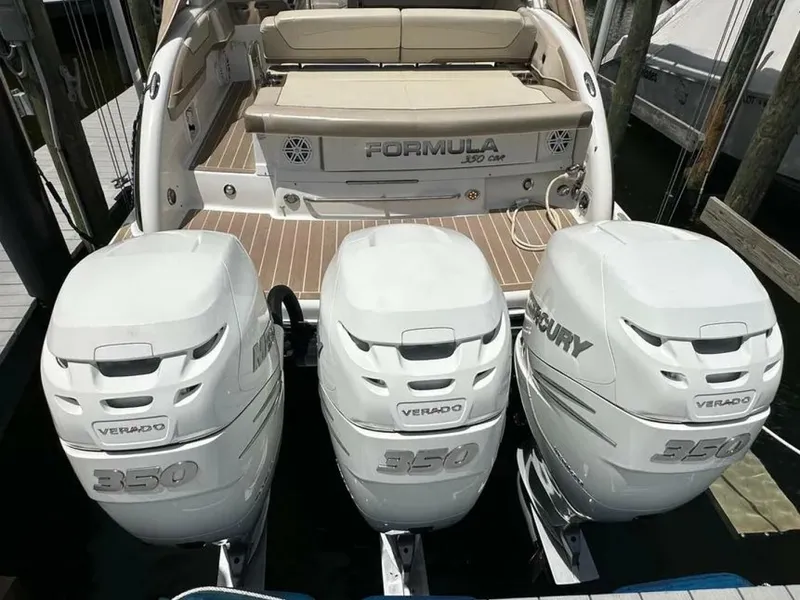 Slide: The Image of Formula 350 Crossover Bowrider 2019 - 21