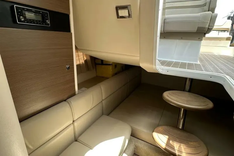 Slide: The Image of Formula 350 Crossover Bowrider 2019 - 23