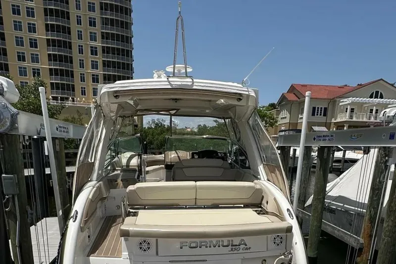 Slide: The Image of Formula 350 Crossover Bowrider 2019 - 6