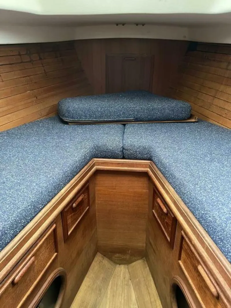 Slide: The Image of Cape Dory 1981 - 10