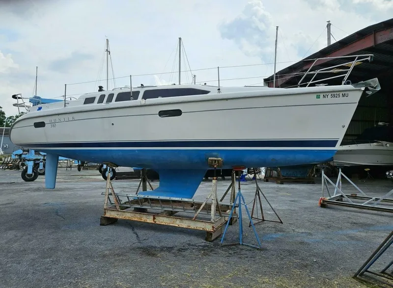 Slide: The Image of Hunter 340 2000 - 51