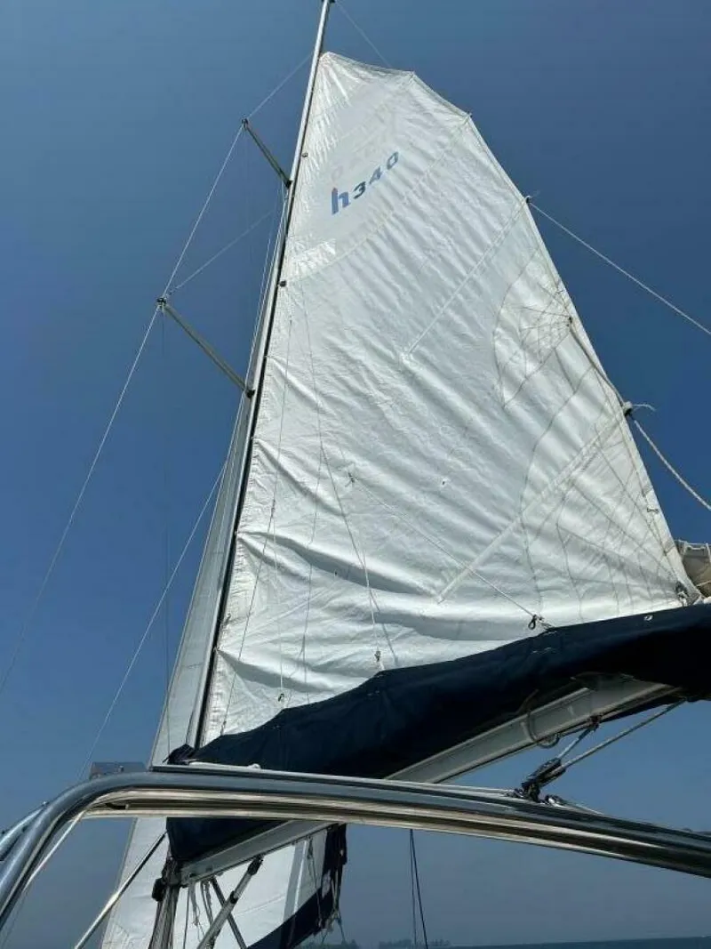 Slide: The Image of Hunter 340 2000 - 7