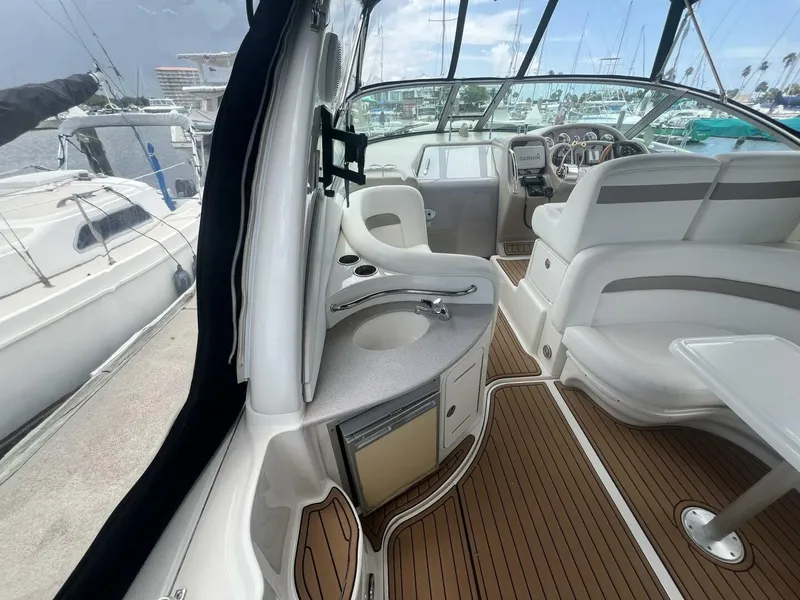 Slide: The Image of Sea Ray 320 Sundancer 2003 - 24