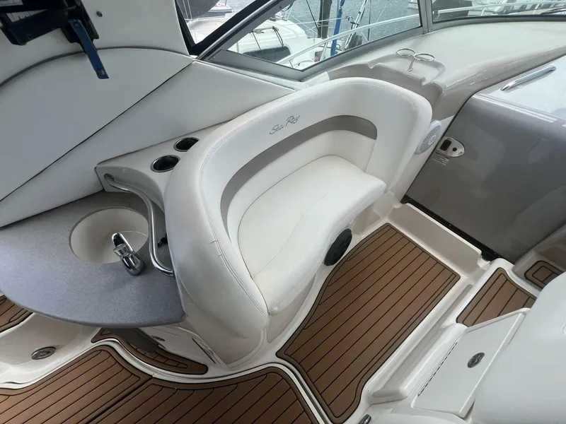Slide: The Image of Sea Ray 320 Sundancer 2003 - 26