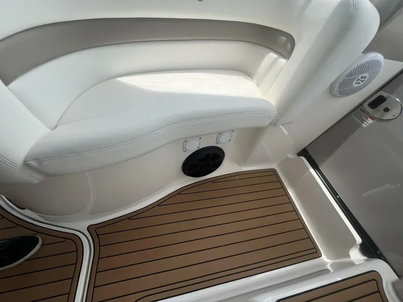 Slide: The Image of Sea Ray 320 Sundancer 2003 - 32
