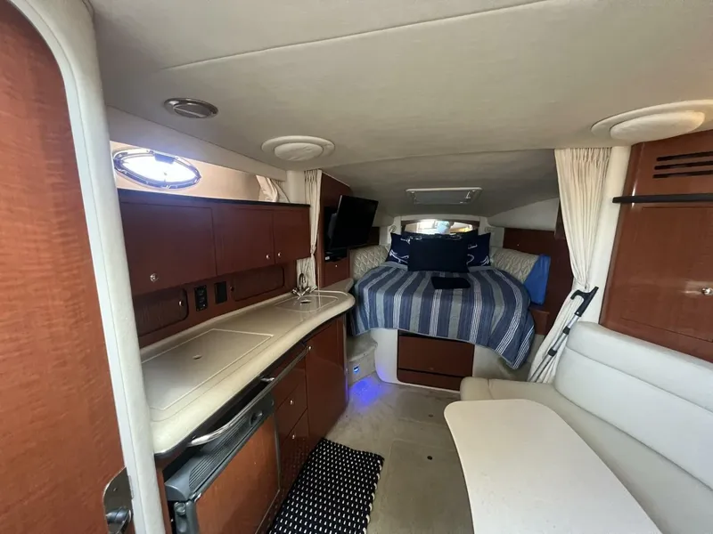 Slide: The Image of Sea Ray 320 Sundancer 2003 - 39