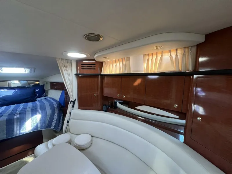 Slide: The Image of Sea Ray 320 Sundancer 2003 - 43