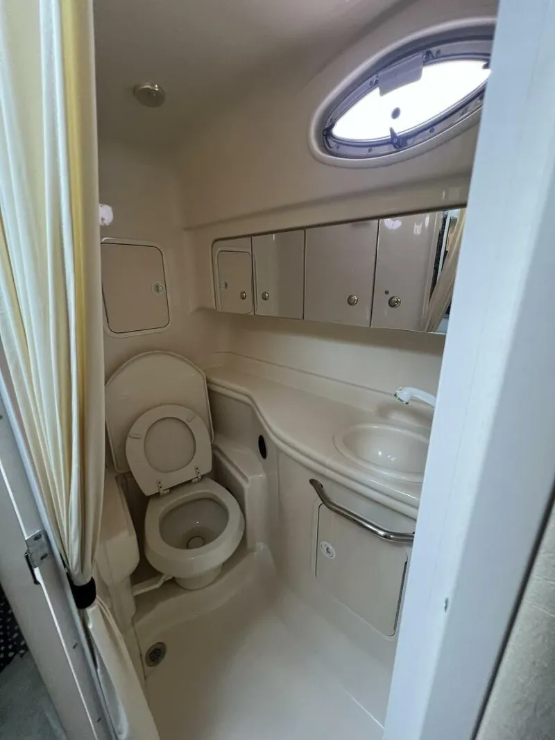 Slide: The Image of Sea Ray 320 Sundancer 2003 - 48