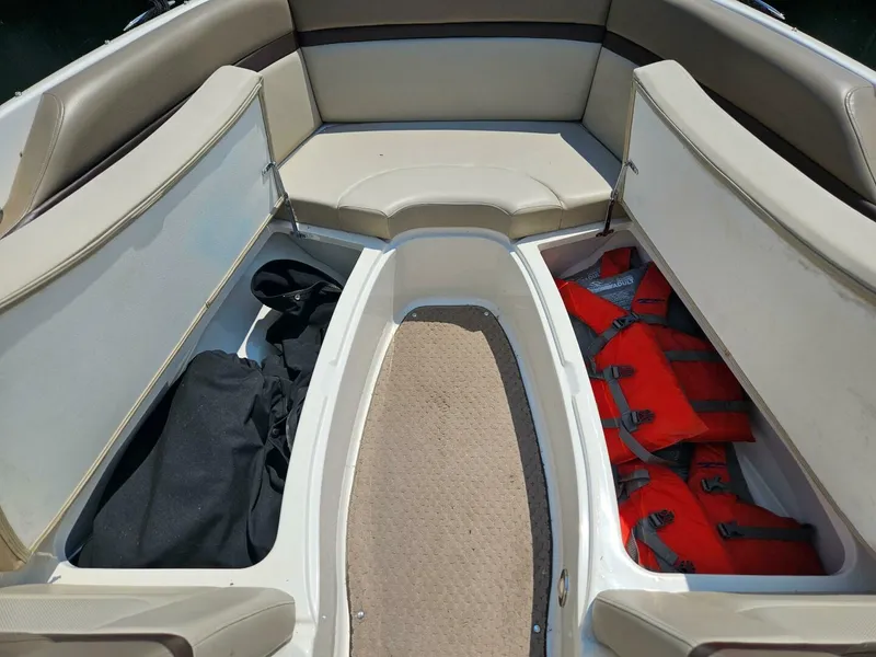 Slide: The Image of Sea Ray 250 SLX 2012 - 16
