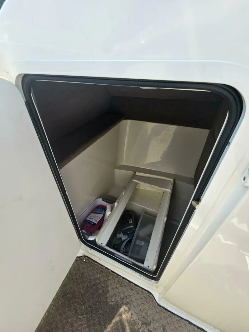 Slide: The Image of Sea Ray 250 SLX 2012 - 18