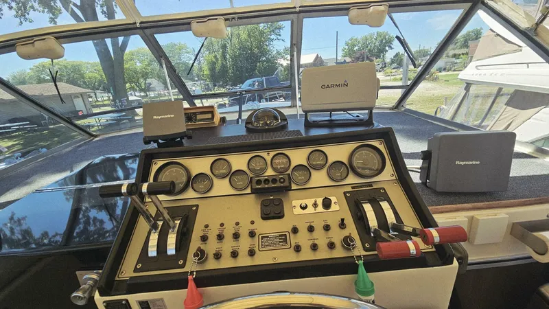 Slide: The Image of Chris-Craft 381 Catalina 1986 - 12