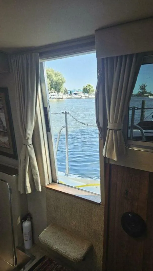 Slide: The Image of Chris-Craft 381 Catalina 1986 - 16