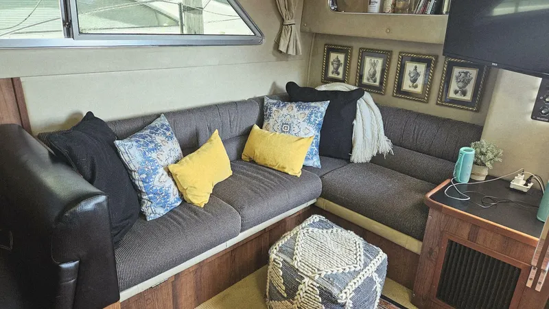 Slide: The Image of Chris-Craft 381 Catalina 1986 - 18