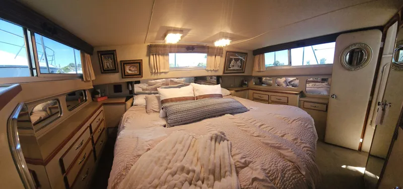 Slide: The Image of Chris-Craft 381 Catalina 1986 - 24