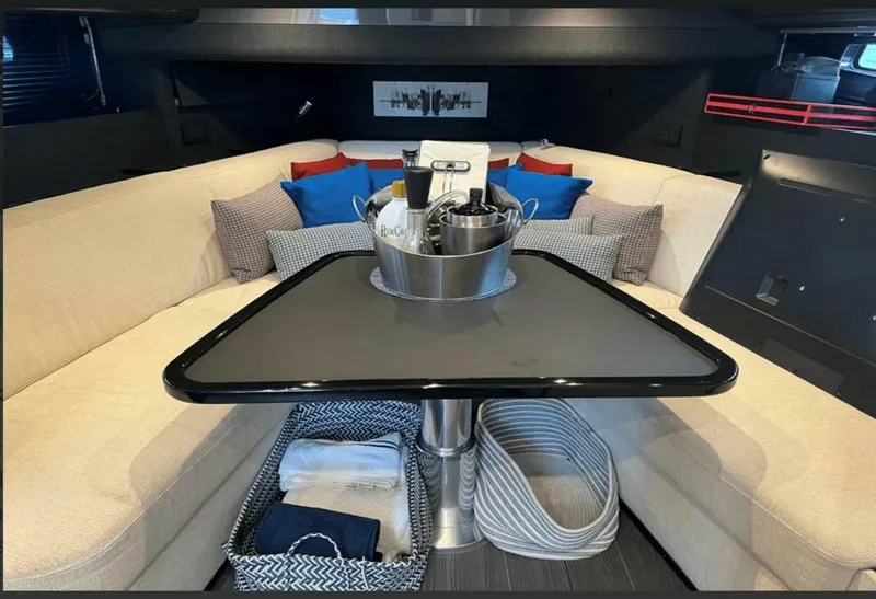 Slide: The Image of Azimut Verve 42 2022 - 18