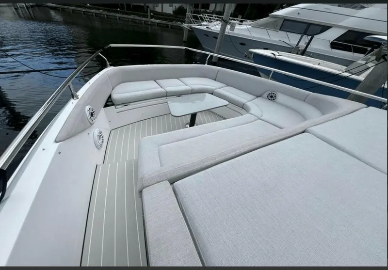 Slide: The Image of Azimut Verve 42 2022 - 8