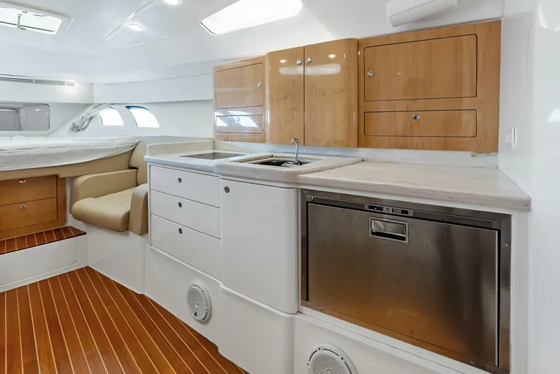 Slide: The Image of Intrepid 430 Sport Yacht 2018 - 33